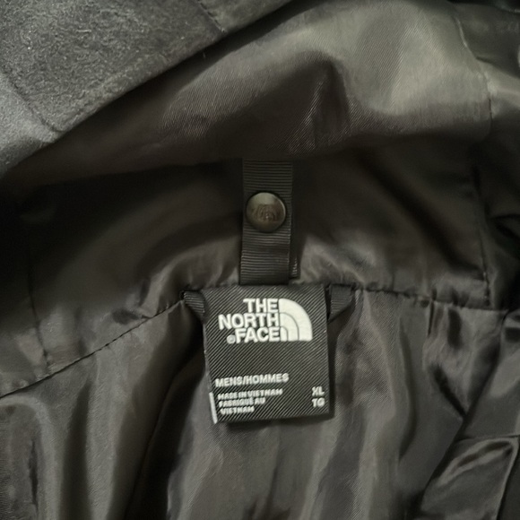 The North Face Black men’s Outdoor Jacket - Picture 8 of 11